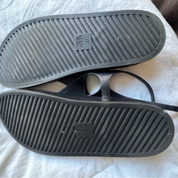 Zara Black thong sandals. - Picture 2 of 3